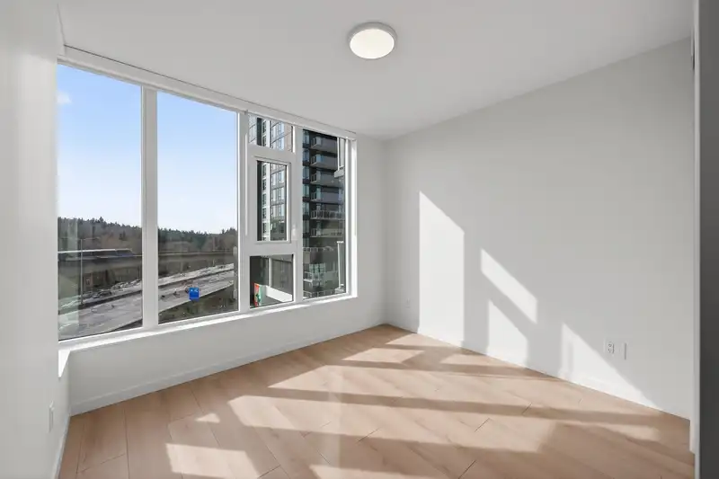 408 311 ALDERSON AVENUE - photo 4 of 13