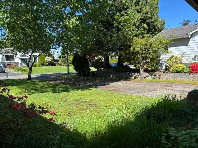 4936 4 AVENUE - photo 4 of 13