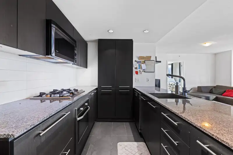 607 522 W 8TH AVENUE - photo 4 of 31