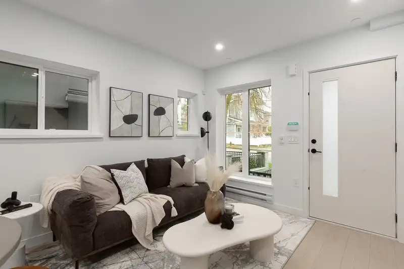 204 2329 E 34TH AVENUE - photo 4 of 15