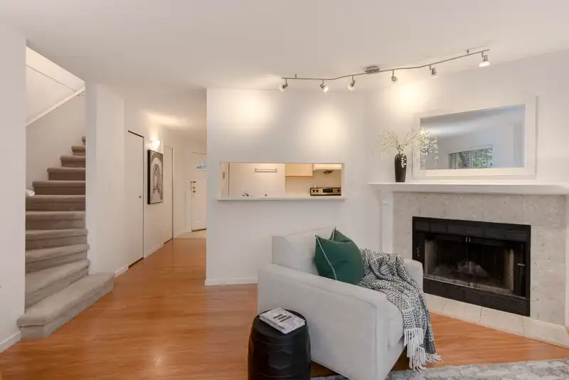 6 4245 SOPHIA STREET - photo 4 of 36