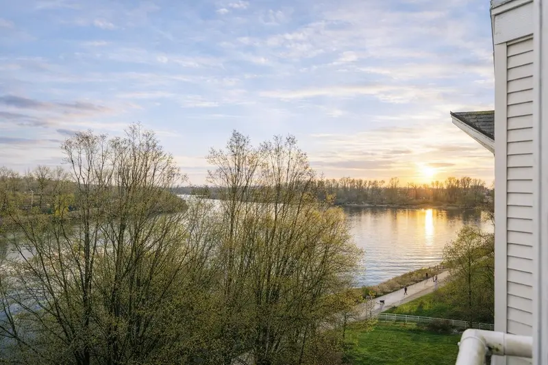 74 2733 E KENT AVENUE NORTH - photo 1 of 25