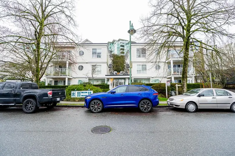 74 2733 E KENT AVENUE NORTH - photo 4 of 25