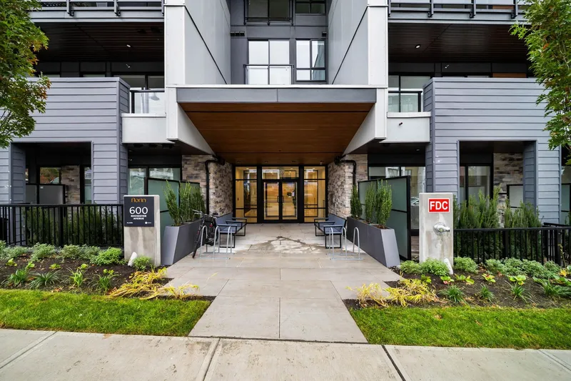 609 600 ROCHESTER AVENUE - photo 2 of 20