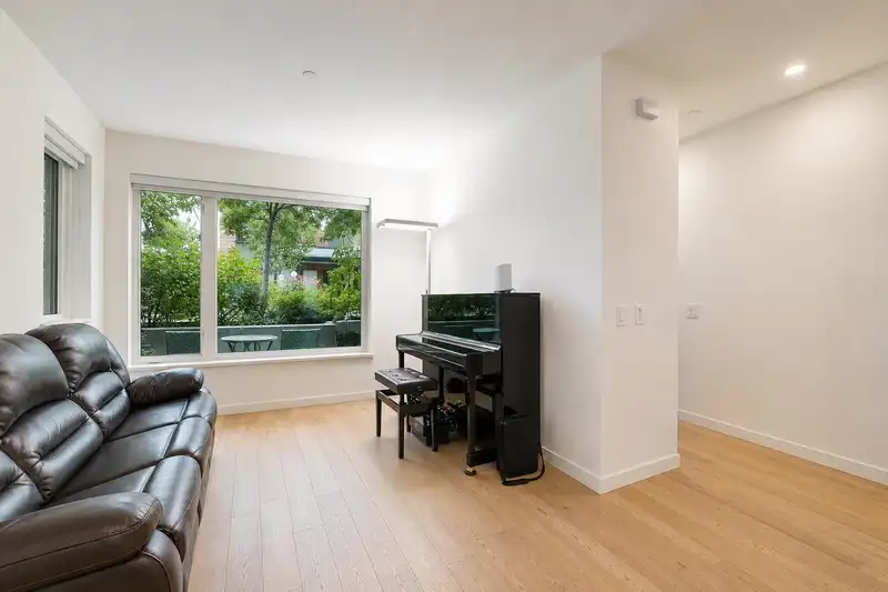 42 528 E 2ND STREET - photo 2 of 23