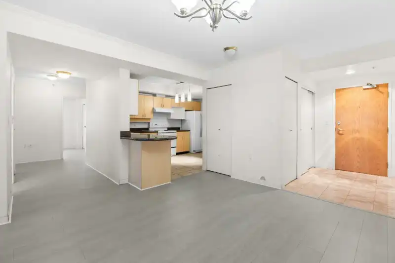 1605 6611 COONEY ROAD - photo 1 of 25
