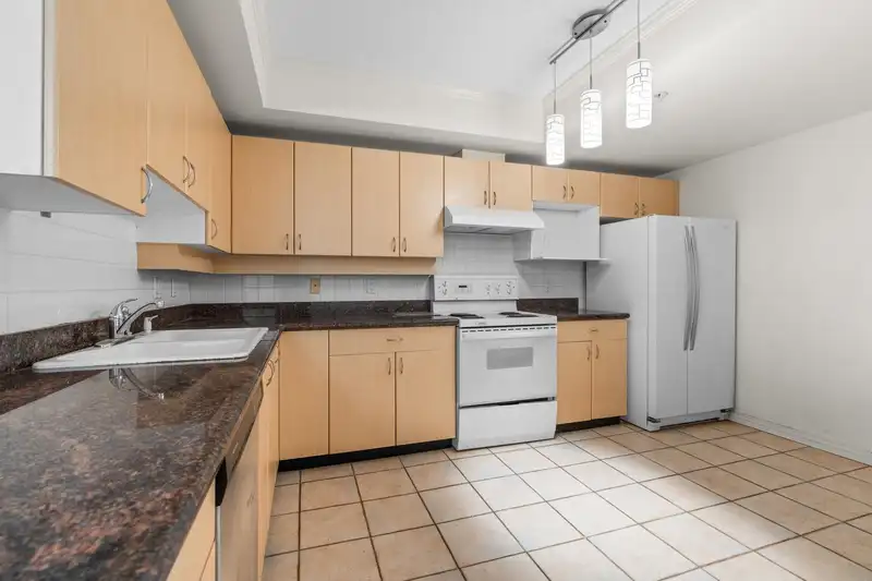 1605 6611 COONEY ROAD - photo 3 of 25