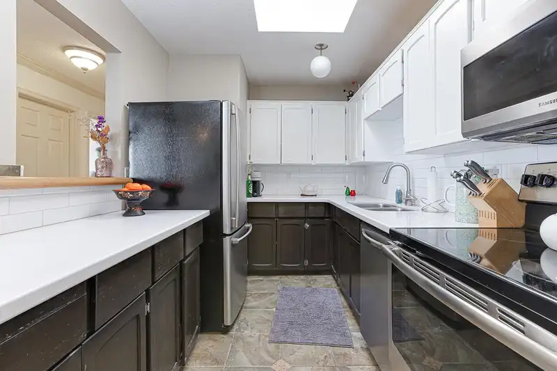 301 1354 WINTER STREET - photo 3 of 31