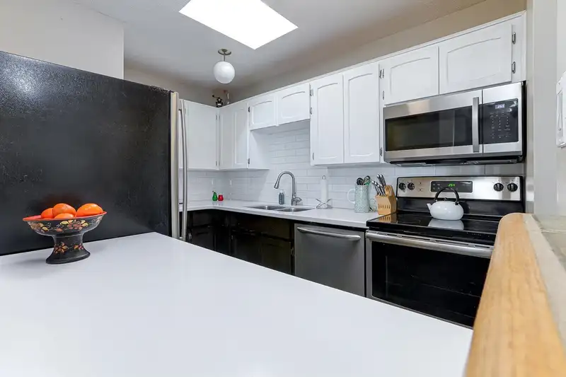 301 1354 WINTER STREET - photo 4 of 31