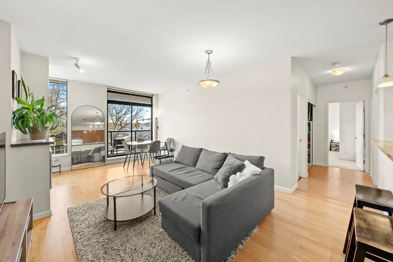 303 11 E ROYAL AVENUE - photo 2 of 25