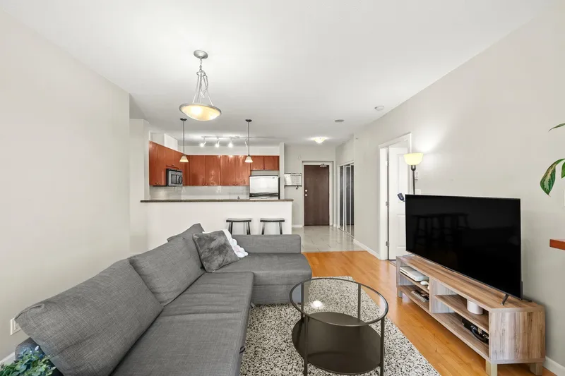 303 11 E ROYAL AVENUE - photo 3 of 25