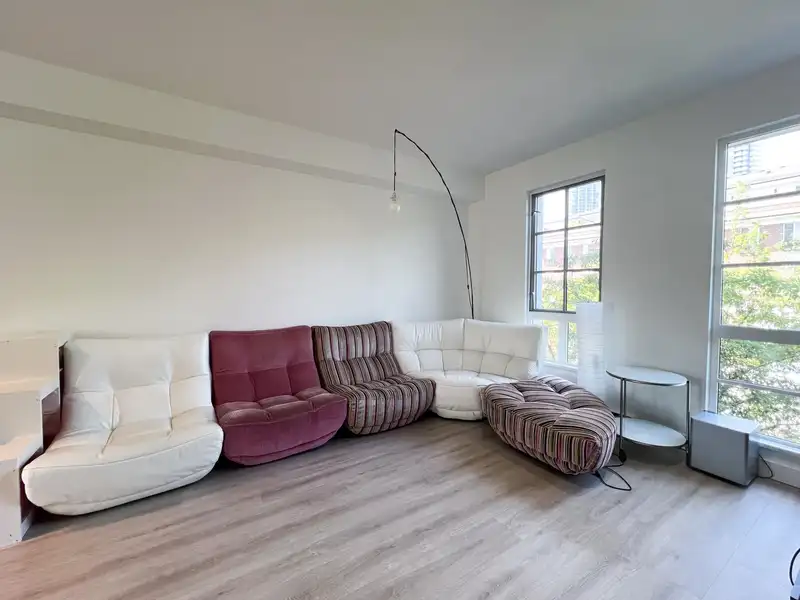 105 548 FOSTER AVENUE - photo 2 of 36