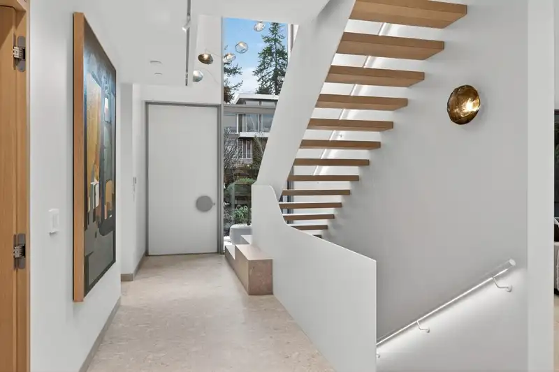 4521 LANGARA AVENUE - photo 3 of 33