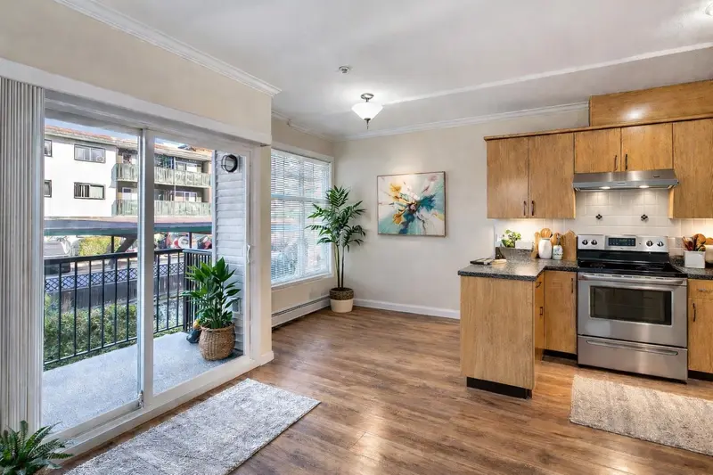 1 22466 NORTH AVENUE - photo 3 of 11