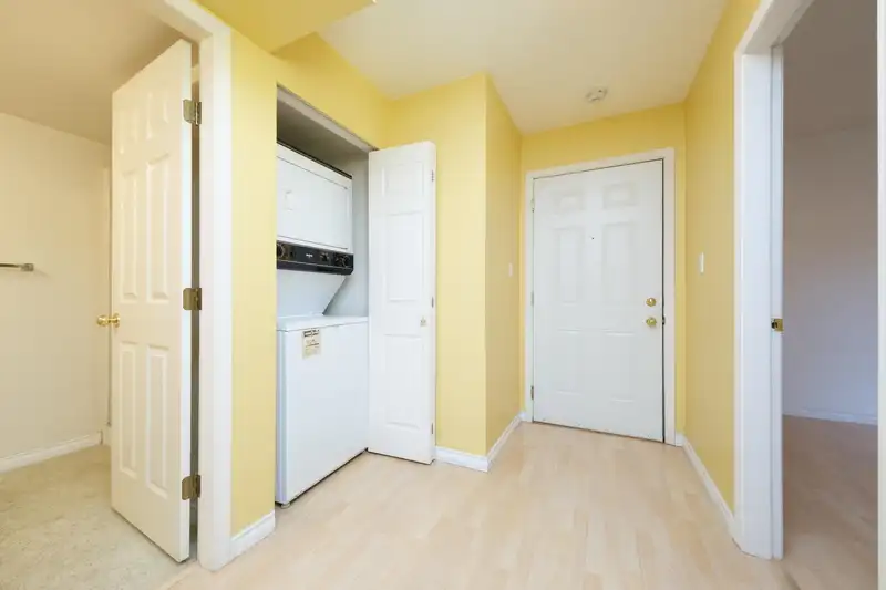 402 525 AGNES STREET - photo 2 of 23