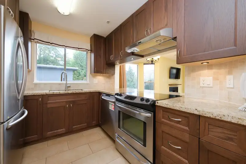 402 525 AGNES STREET - photo 3 of 23