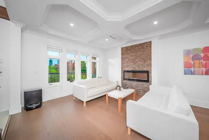 4747 UNION STREET - photo 4 of 40
