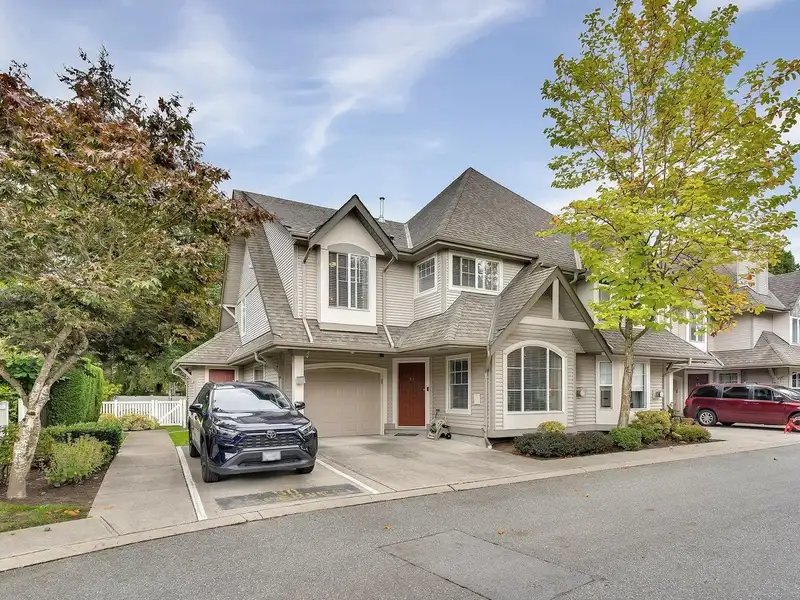 51 23085 118 AVENUE - photo 1 of 40