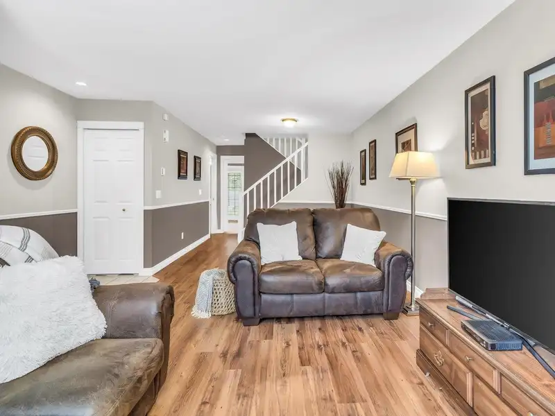 51 23085 118 AVENUE - photo 4 of 40