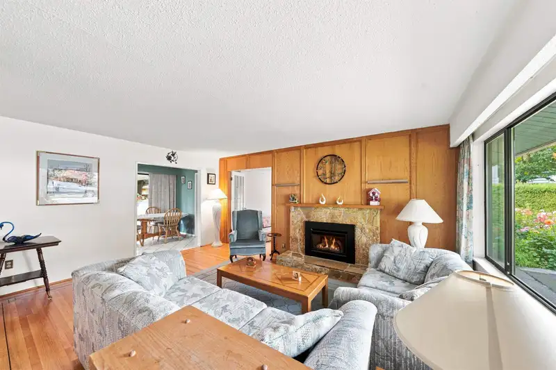 2161 FLORALYNN CRESCENT - photo 4 of 40