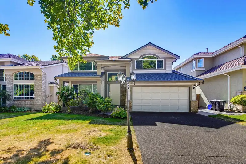 20662 90 AVENUE - photo 1 of 40