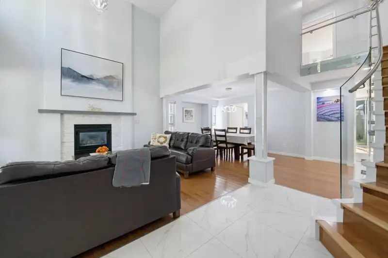 20662 90 AVENUE - photo 3 of 40