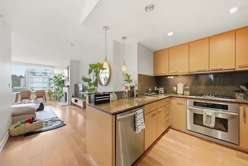 404 1925 ALBERNI STREET - photo 3 of 26