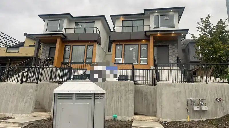 1 5389 PATRICK STREET - photo 1 of 2