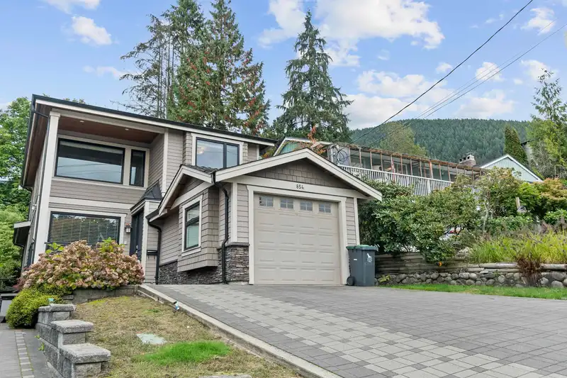 854 MONTROYAL BOULEVARD - photo 4 of 37