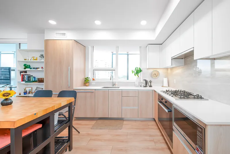 909 6633 BUSWELL STREET - photo 1 of 22