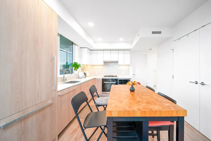 909 6633 BUSWELL STREET - photo 3 of 22