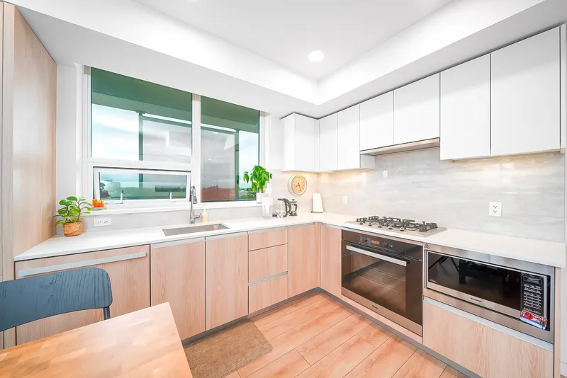 909 6633 BUSWELL STREET - photo 4 of 22