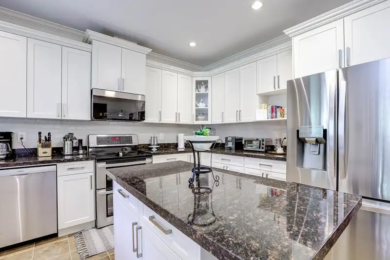 20 19219 67 AVENUE - photo 4 of 30