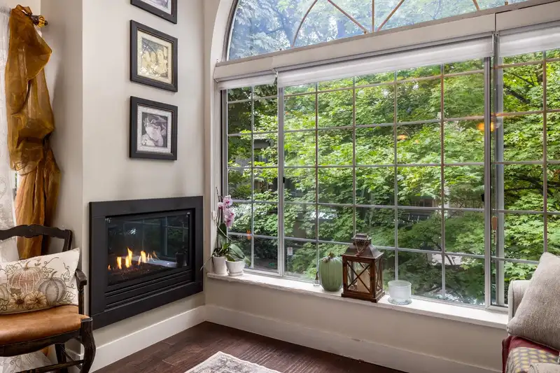 303 1525 PENDRELL STREET - photo 3 of 35