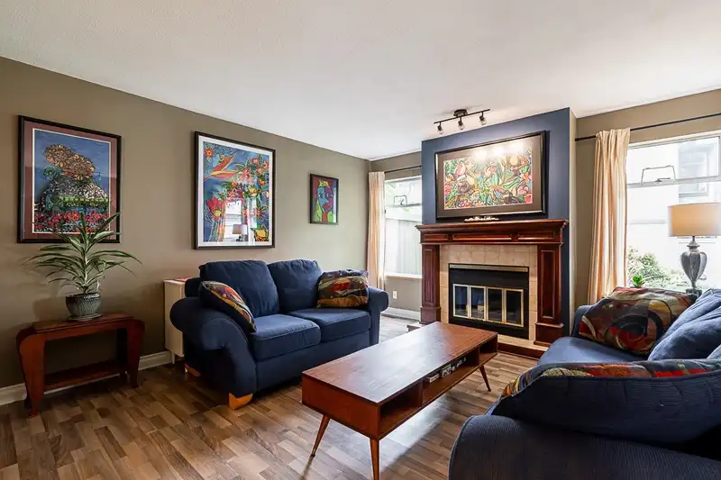 29 11880 82 AVENUE - photo 3 of 33