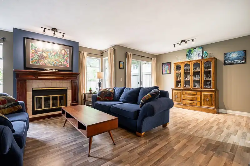 29 11880 82 AVENUE - photo 4 of 33
