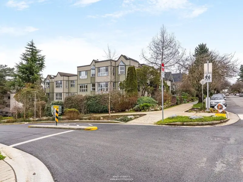 202 507 E 6TH AVENUE - photo 1 of 21