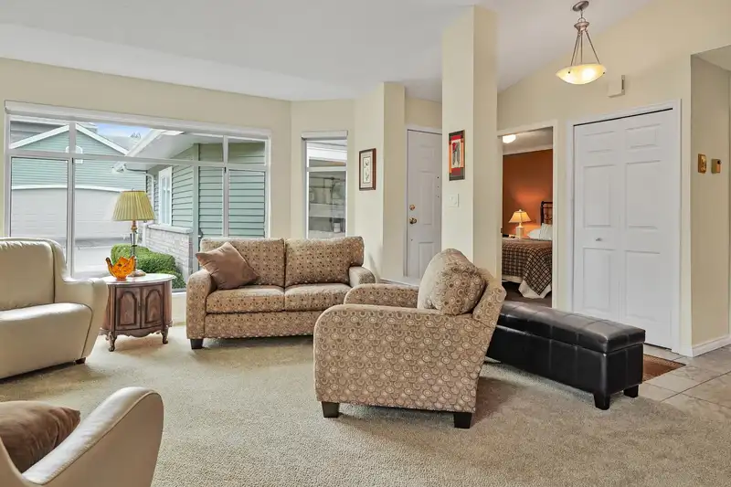 39 2672 151 STREET - photo 4 of 37