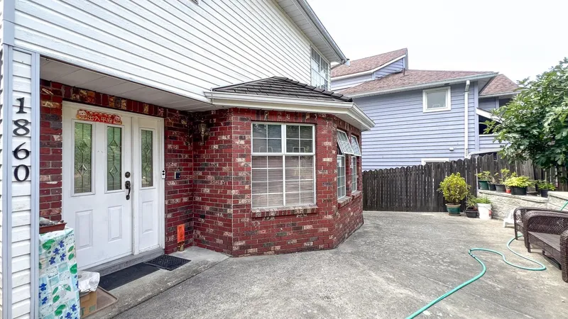 1860 SE MARINE DRIVE - photo 2 of 25