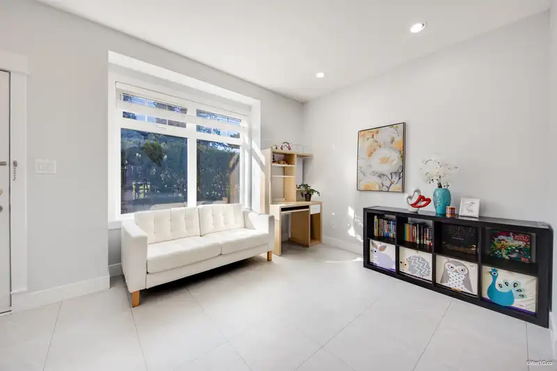 28 2689 PARKWAY DRIVE - photo 2 of 34