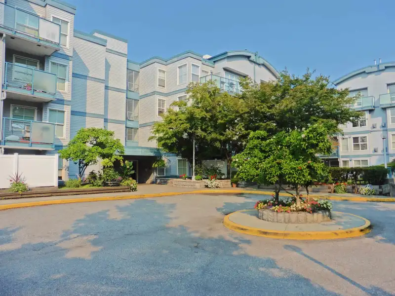 212 14885 100 AVENUE - photo 1 of 35