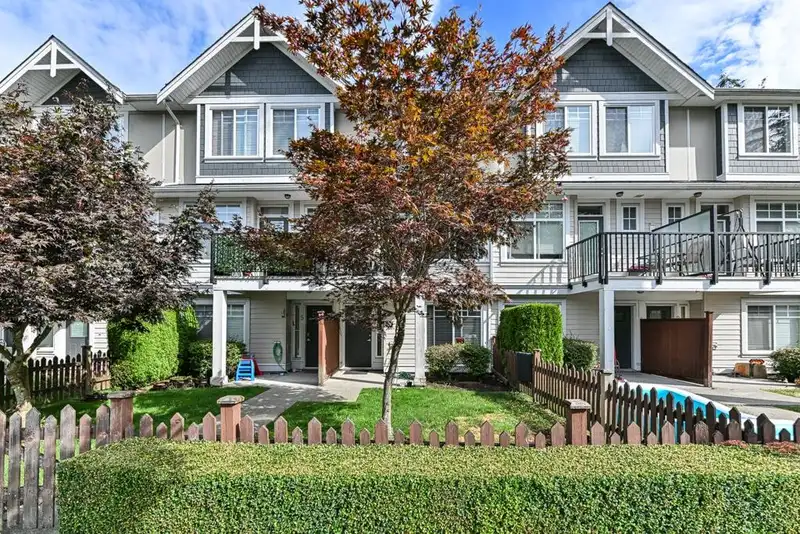 4 12775 63 AVENUE - photo 1 of 33