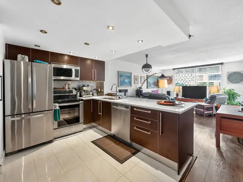 801 1500 HOWE STREET - photo 3 of 26