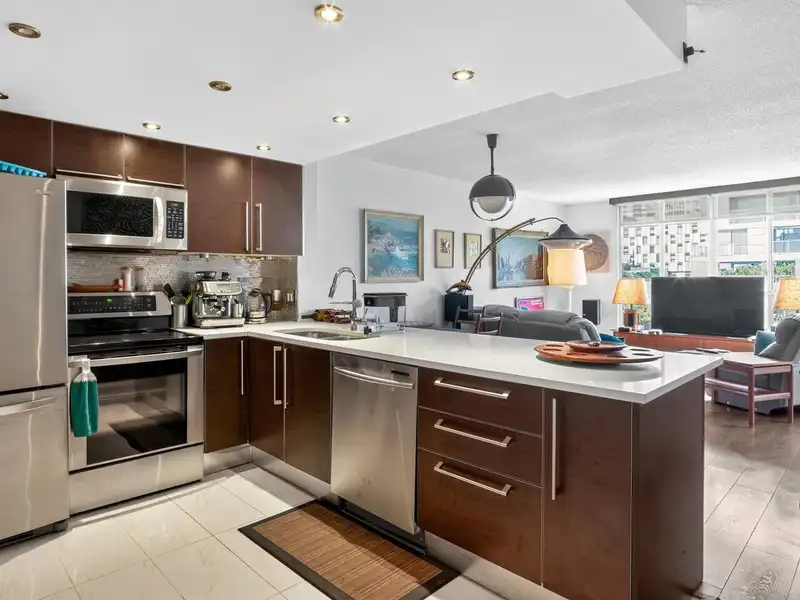 801 1500 HOWE STREET - photo 4 of 26