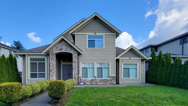 14949 96 AVENUE - photo 1 of 25