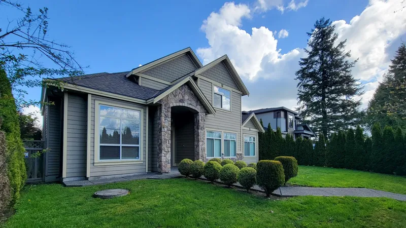 14949 96 AVENUE - photo 2 of 25