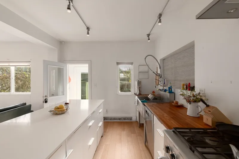 1636 FRANCES STREET - photo 4 of 25