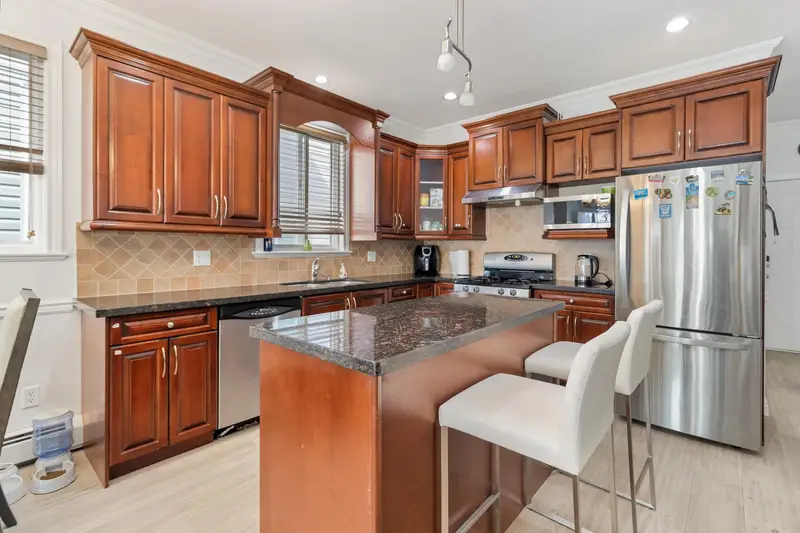 6999 144A STREET - photo 4 of 25