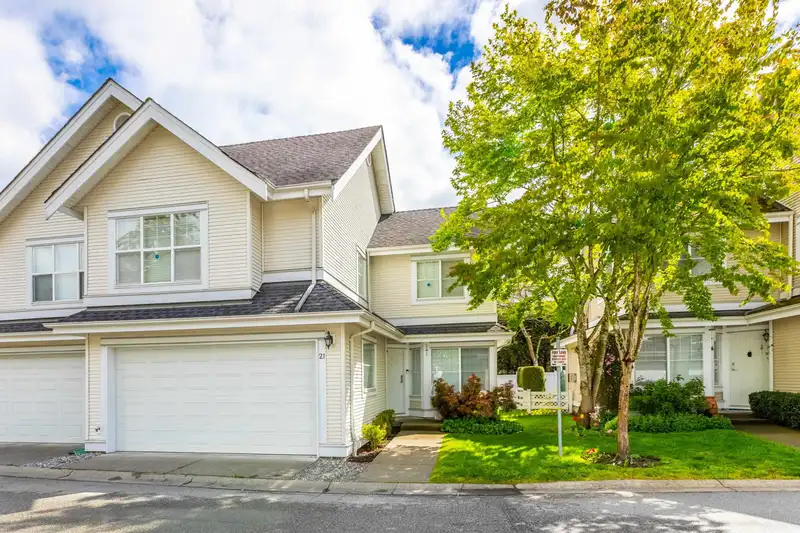 21 17097 64 AVENUE - photo 1 of 40