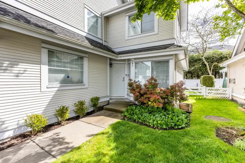 21 17097 64 AVENUE - photo 3 of 40